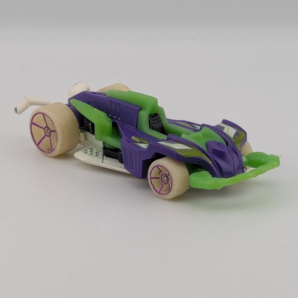 Hot Wheels Glo Wheels WATTZUP Futuristic Race Car (2013)
